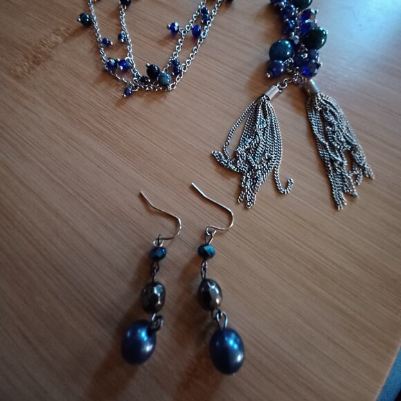 metal necklace with colored beads - Picture 2 of 3